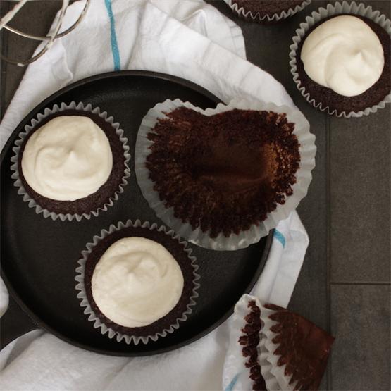 Healthy Chocolate Cupcakes with Coconut Cream (gf, df)