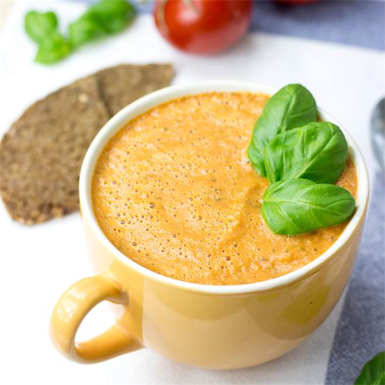 Easy and Creamy Tomato Basil Soup (30 Minutes, Vegetarian)