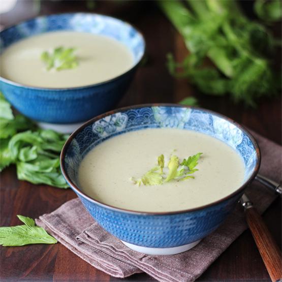 Creamy Celery and Fennel Soup with Chicken