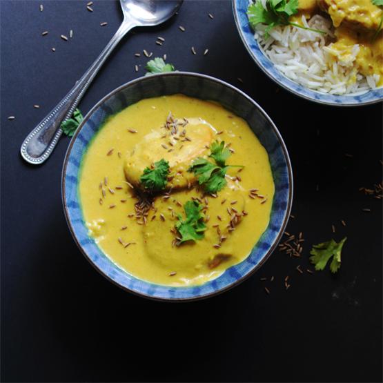 Punjabi Karhi Pakora (Onion fritters in a tangy yogurt curry)