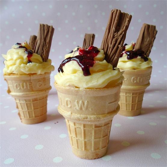 '99' style Ice Cream Cupcake with Blackberries