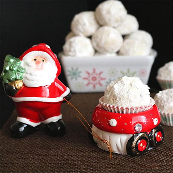 Nutty Snowball Cookies - An easy to make Christmas cookie.