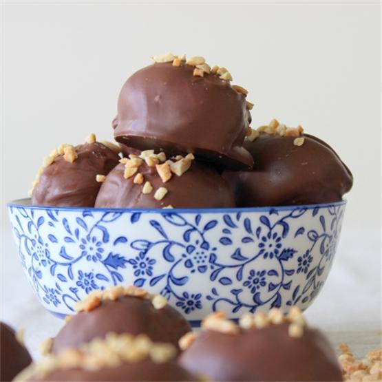 No bake peanut butter and chocolate cookie balls