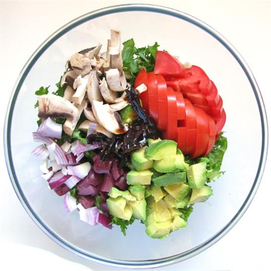 Hearty Green Salad with Avocado and Mushroom