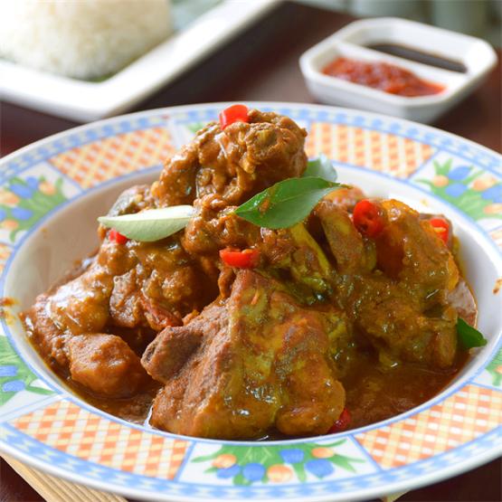 Authentic Malaysian chicken curry, perfect with steamed rice!