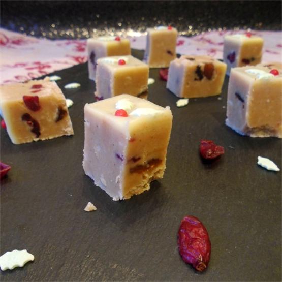 Christmas Fudge, flavoured w cinnamon, mixed spice & cranberrie