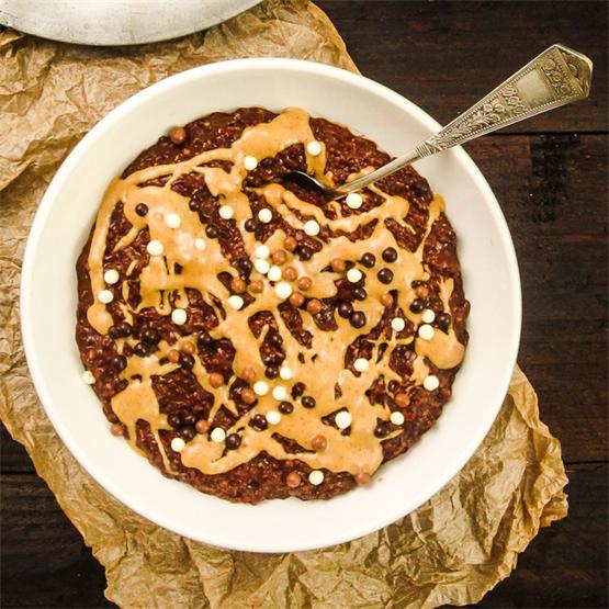 Chocolate Peanut Butter Oatmeal - Vegan, gluten free & yummy!