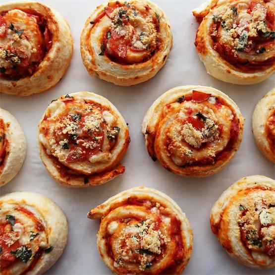 Easy Pepperoni Cheese Pizza Rolls