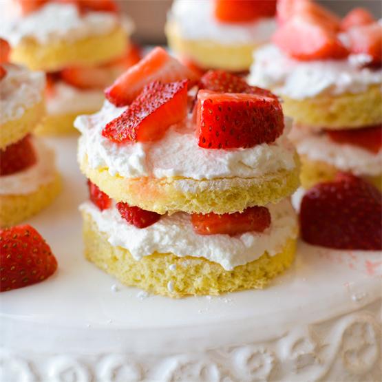Sugared Lemon Sponge Cake with Strawberries & Cream