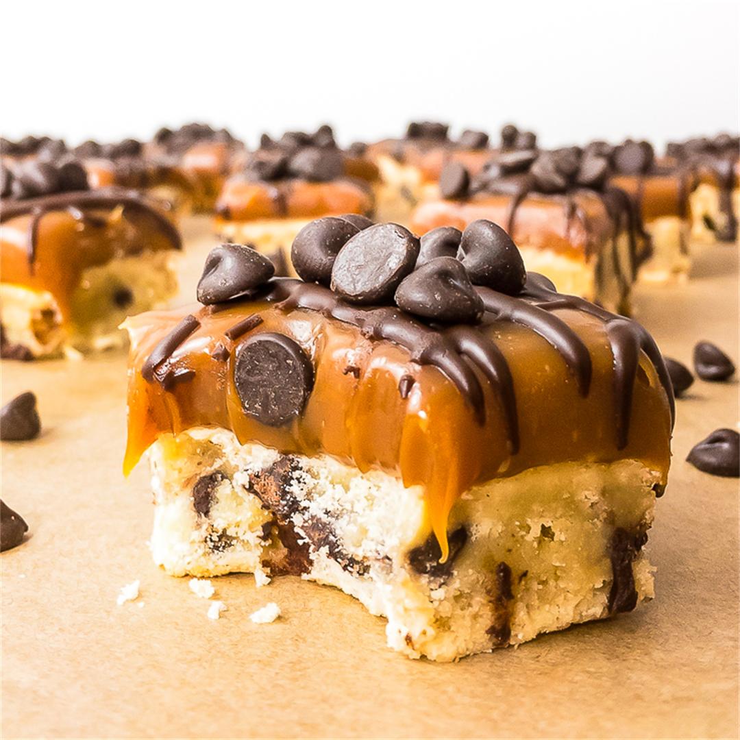 Salted Caramel Chocolate Chip Cookie Bars - super easy to make!