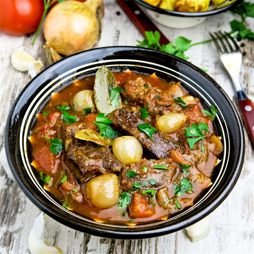 Greek stifado: delicious melt-in-your-mouth beef stew