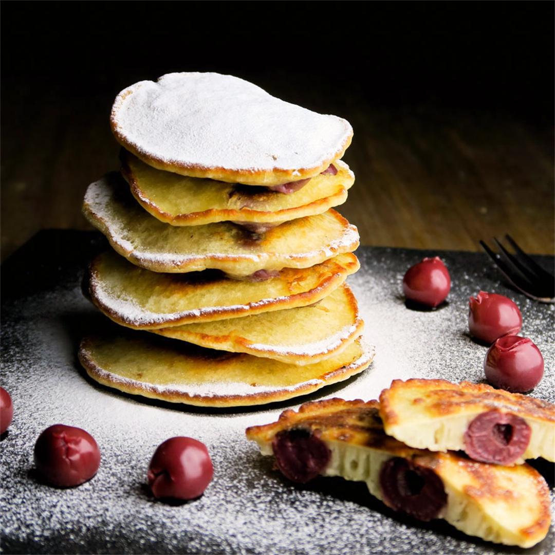 Fluffy pancakes stuffed with juicy cherries: delicious!