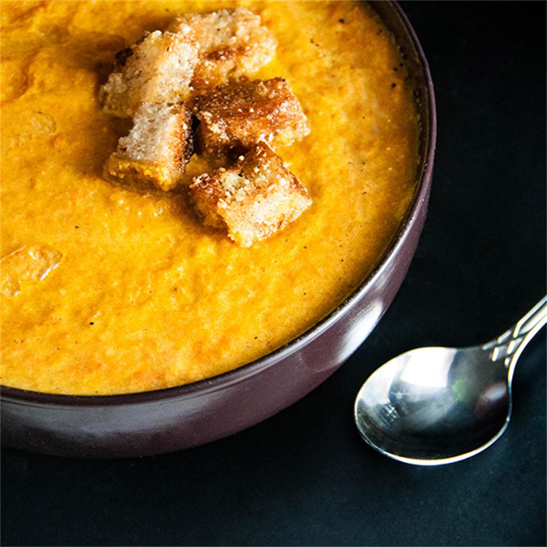 Easy Roasted Carrot Soup