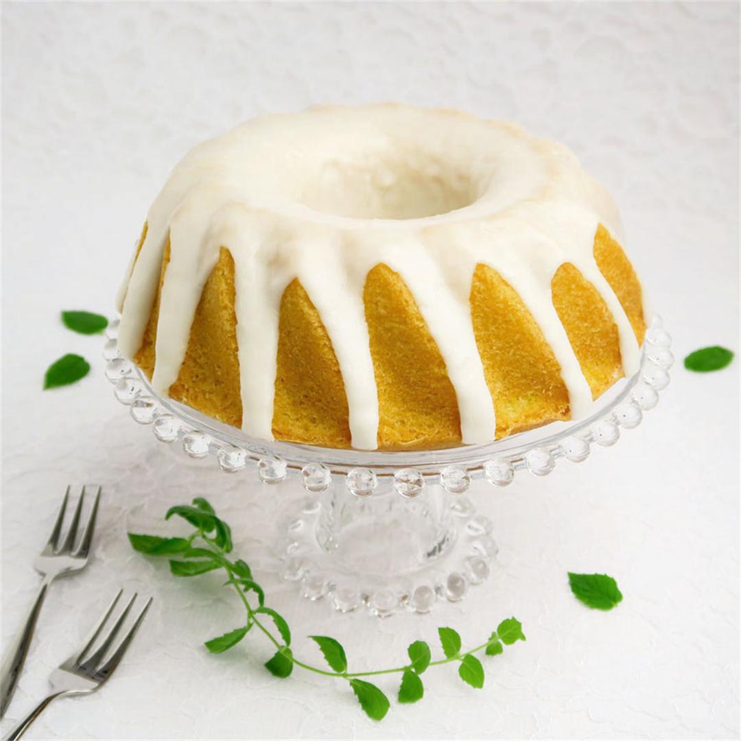 Super moist, light and fruity lemon Bundt cake