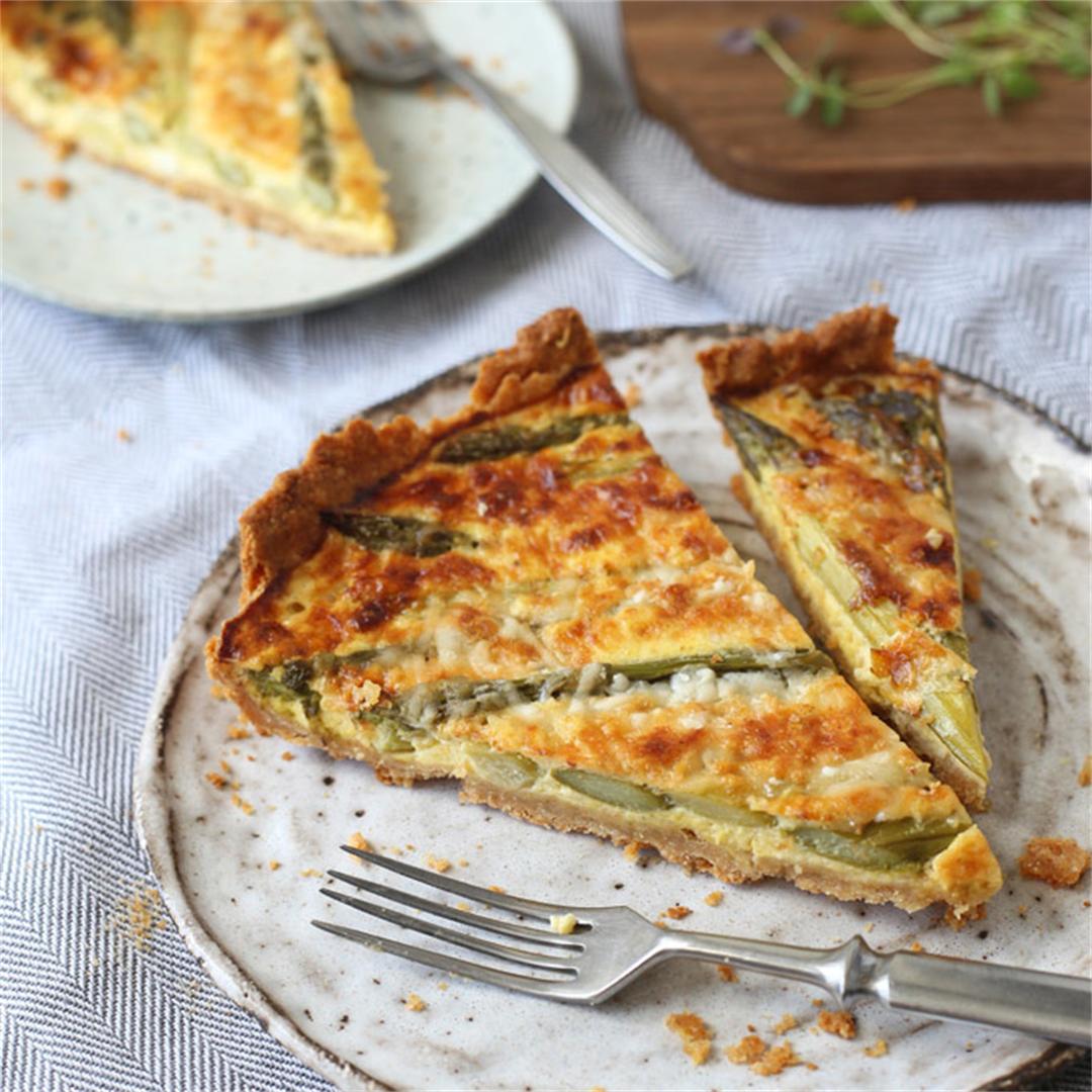 Asparagus quiche with lemon and thyme