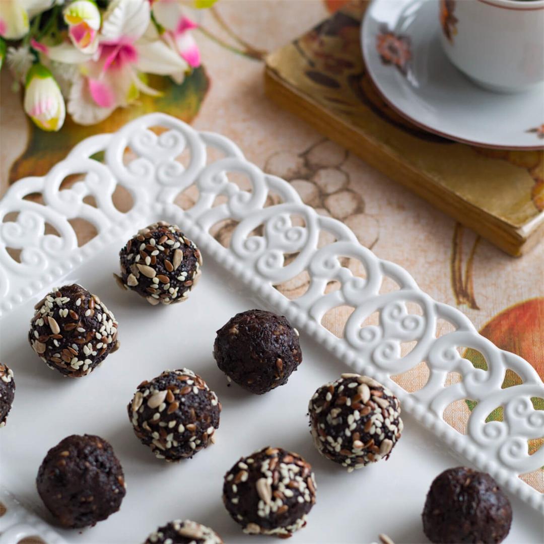 Healthy and delicious Prune Cocoa Energy Balls