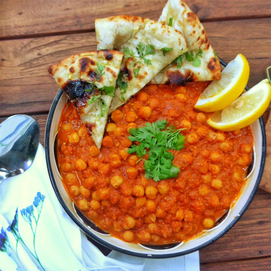 Easy and Healthy Chana Masala (Chickpea Curry)
