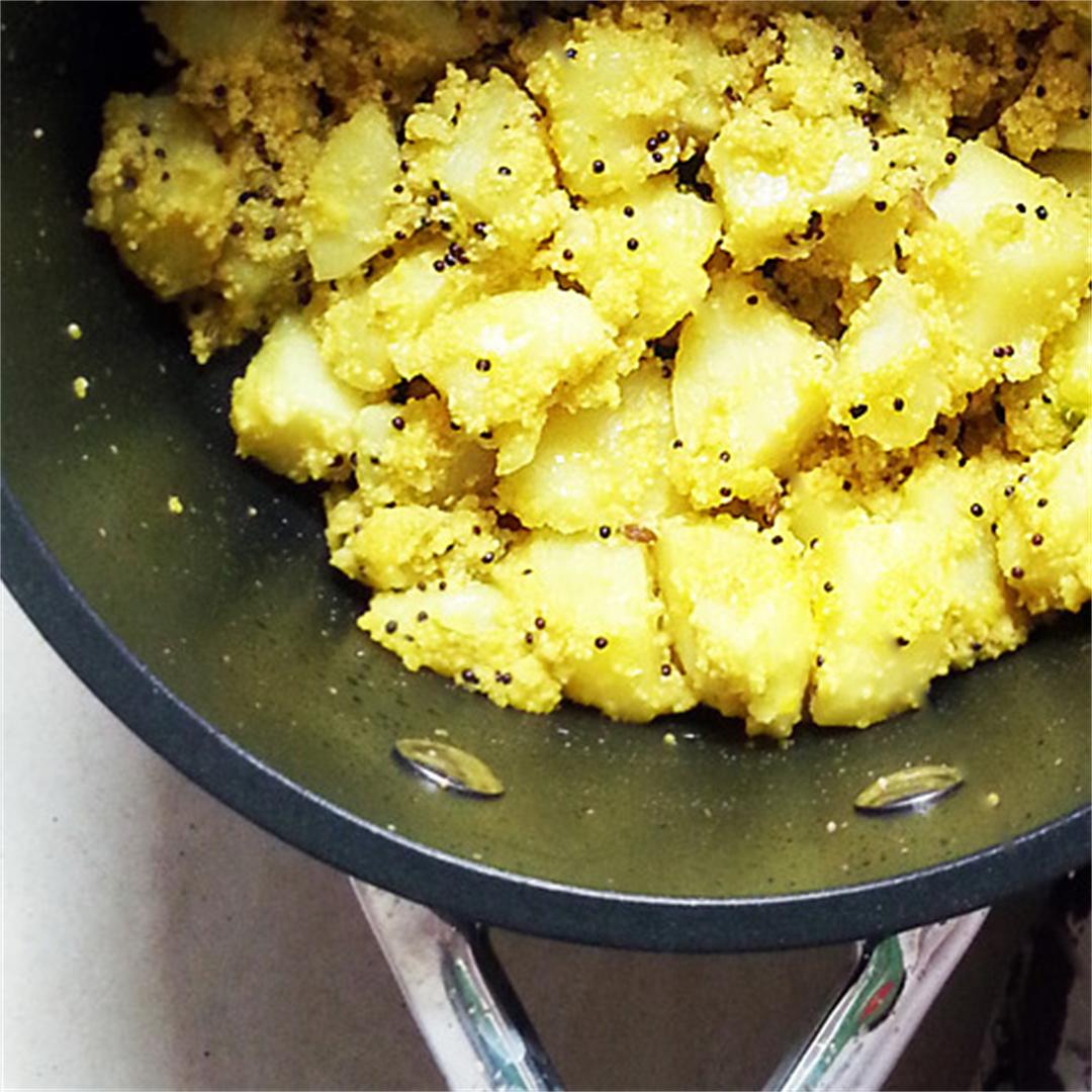 Aloo Posto: Bengali Potato Poppy Seed Curry