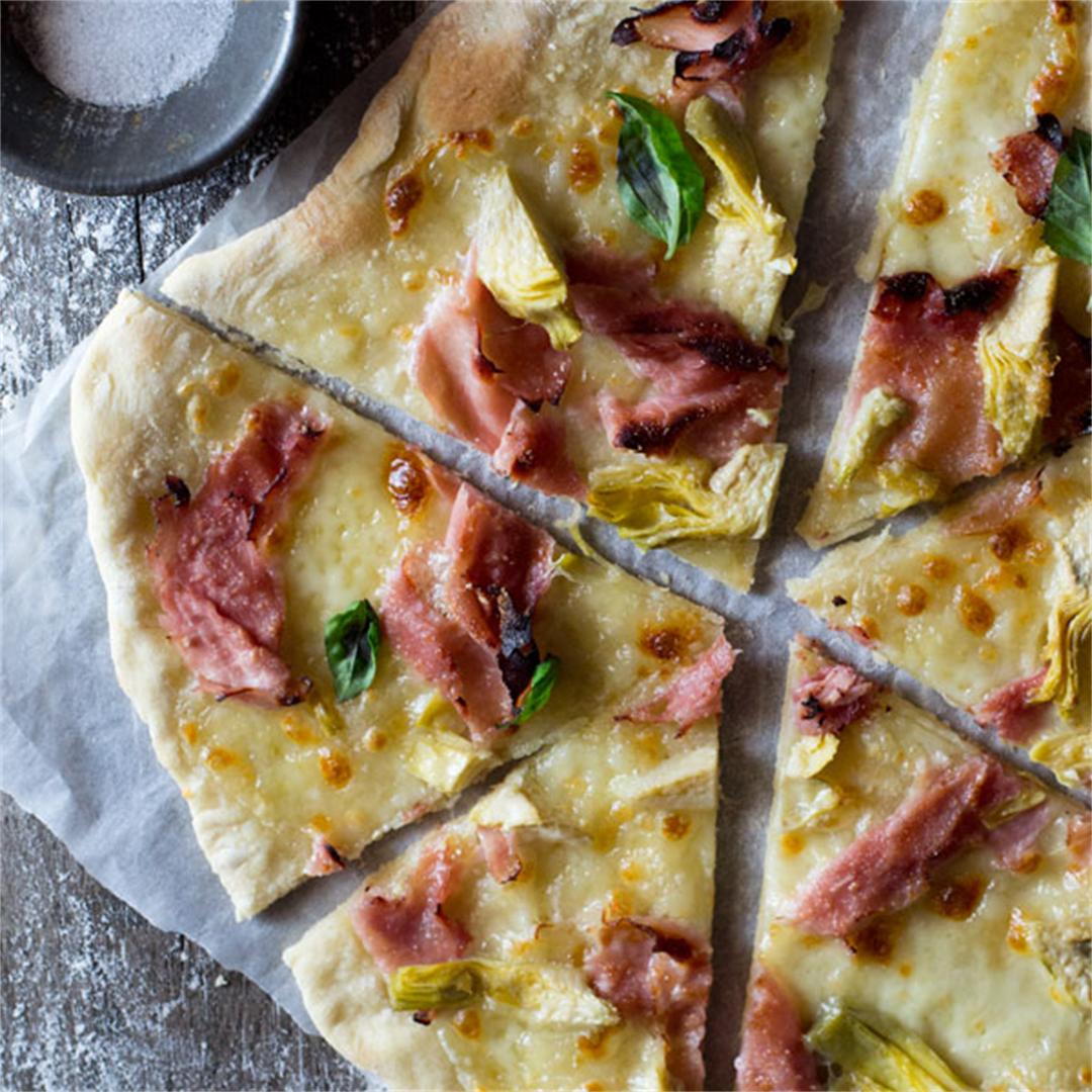 Prosciutto cotto and artichoke heart pizza