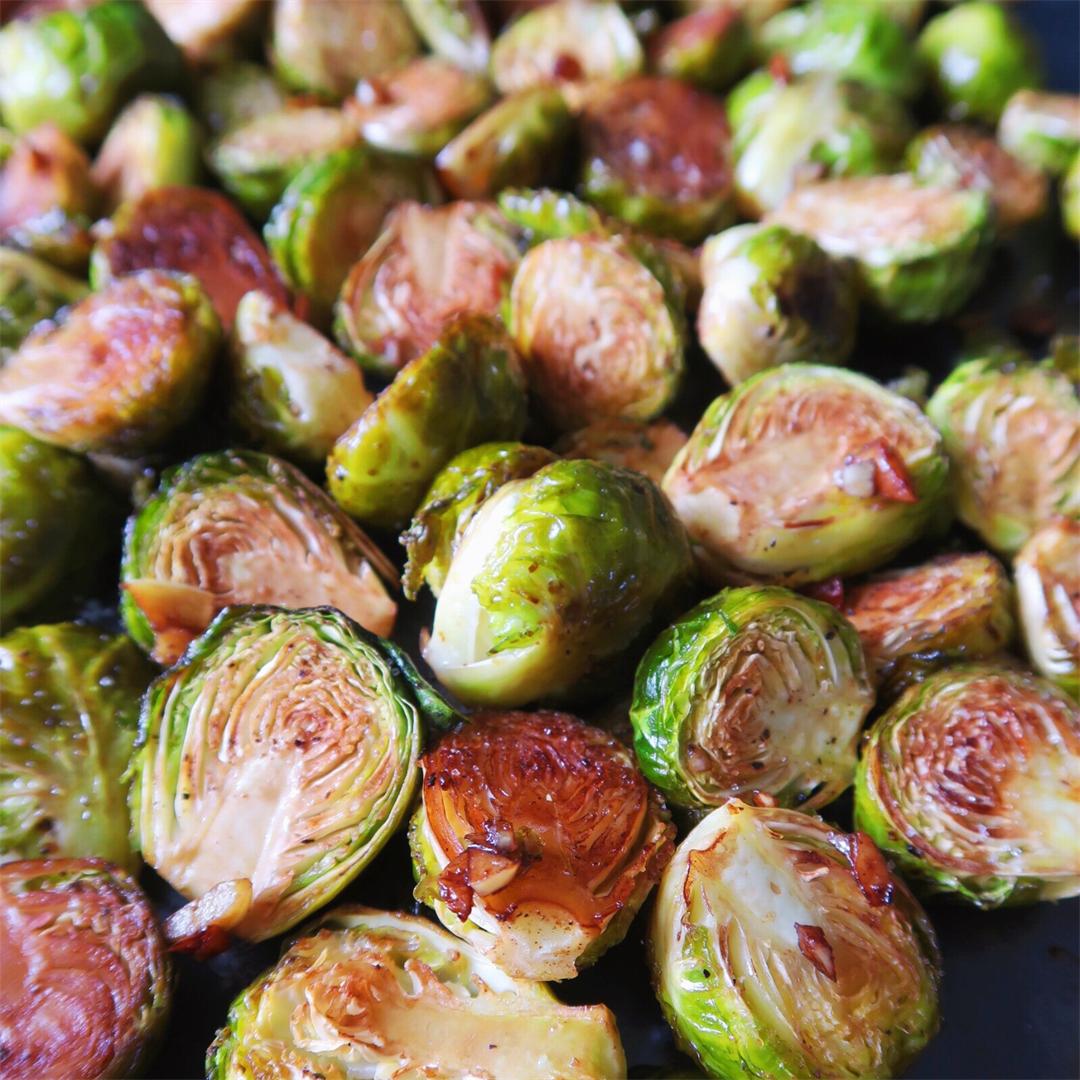 Balsamic Roasted Brussels Sprouts with Garlic