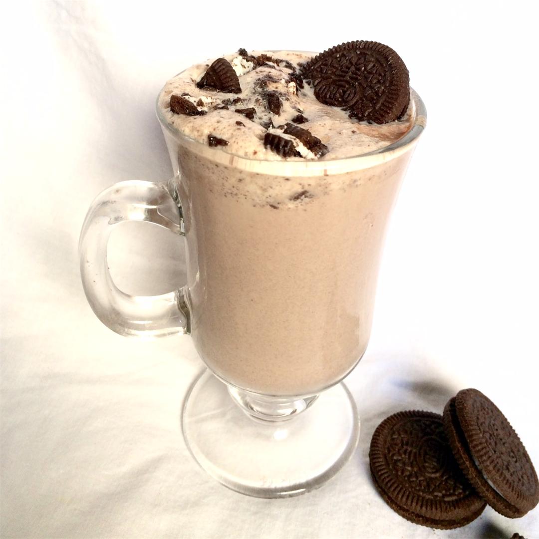 Creamy, smooth and sweet Oreo Milkshake!!