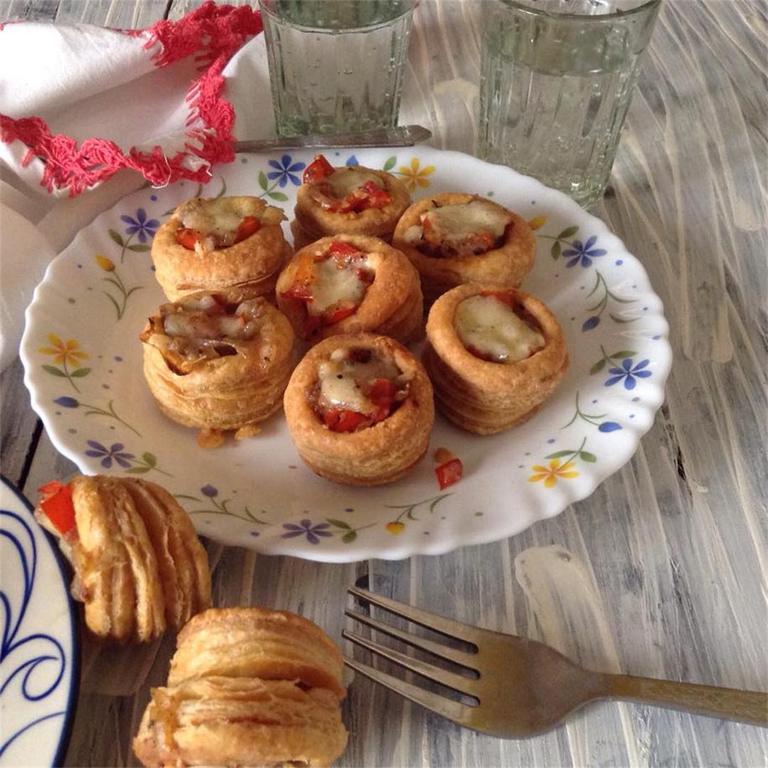 Vol au vents stuffed with red bell pepper and gouda cheese