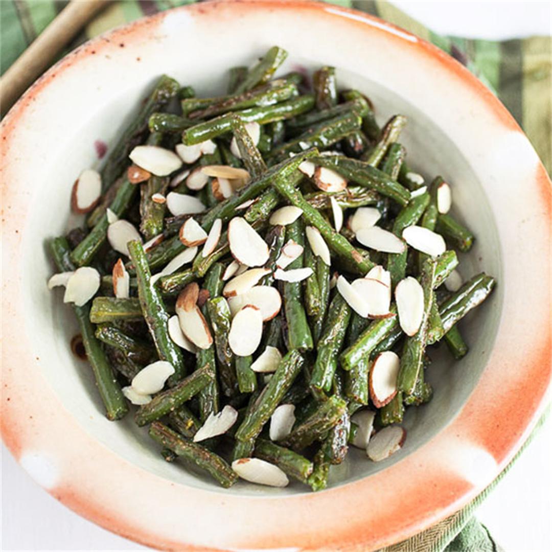 Simple Garlicky Roasted Green Beans