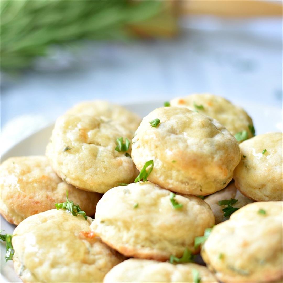 Mini Biscuits with Cheese and Herbs