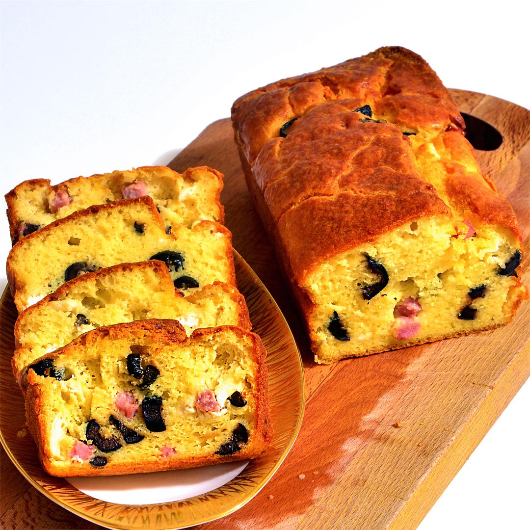 Cake With Olives, Ham And Goat Cheese : The Ideal Autumn Brunch