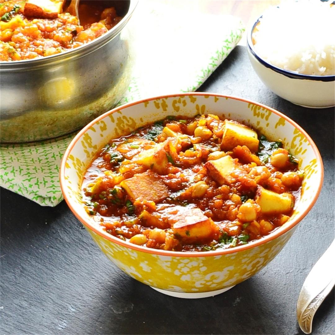 Quick Vegetarian Curry with Chickpeas and Paneer