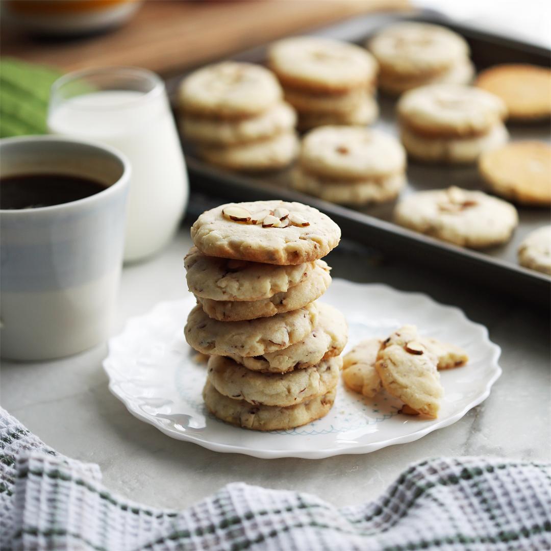 Six-Ingredient Crunchy Almond Cookies