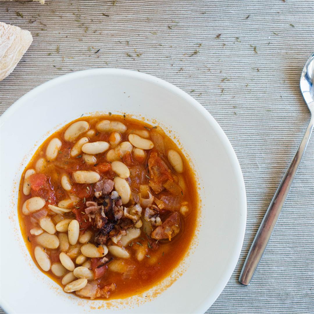Hearty Mediterranean White Beans Soup