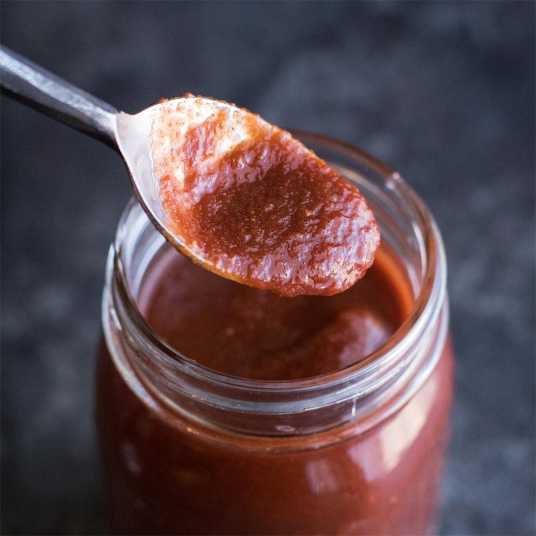 Paleo BBQ Sauce: thick & tangy! Gluten/dairy/refined sugar-free