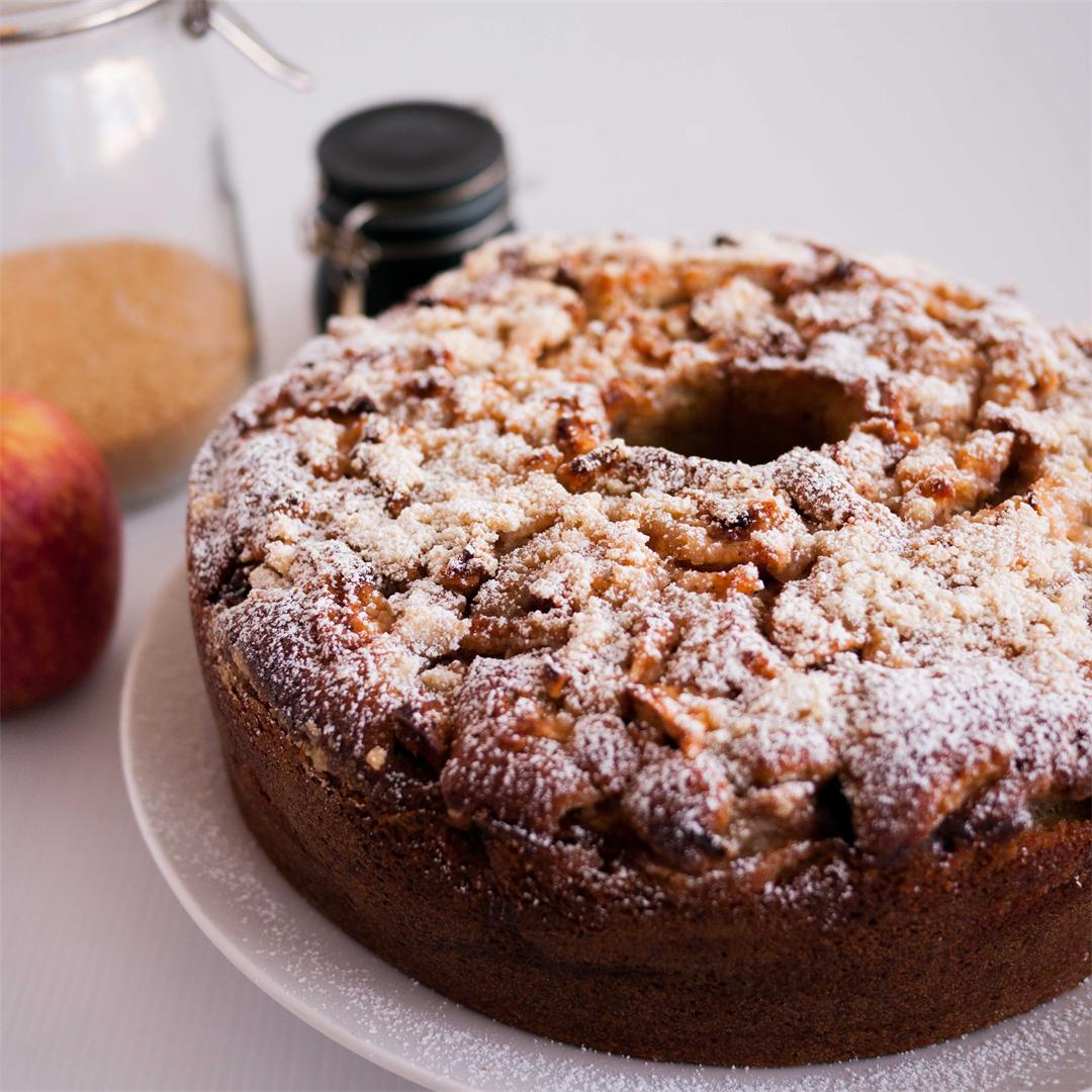 The Best Moist Apple Pie Cake with Crumble Topping