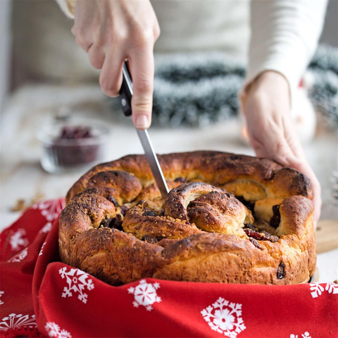 Cinnamon Christmas Bread Roll with Dried Fruits