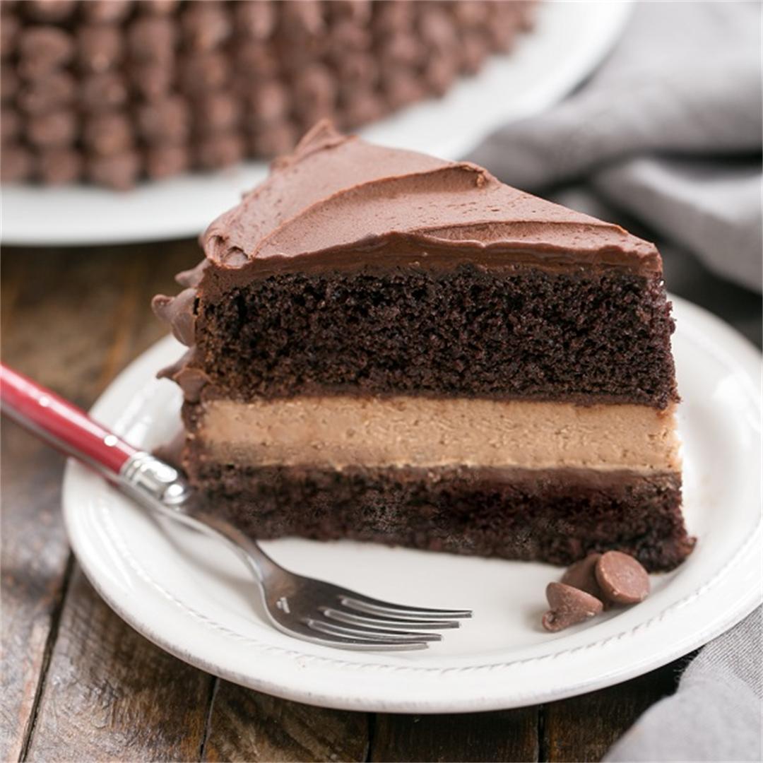 Candy Bar Cheesecake: Chocolate Cake filled with Cheesecake