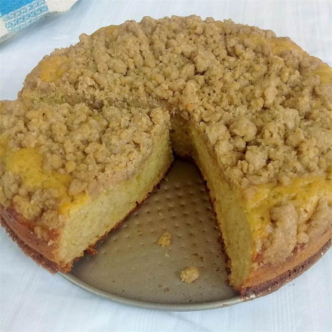 Sweet plantain cake with crumble topping