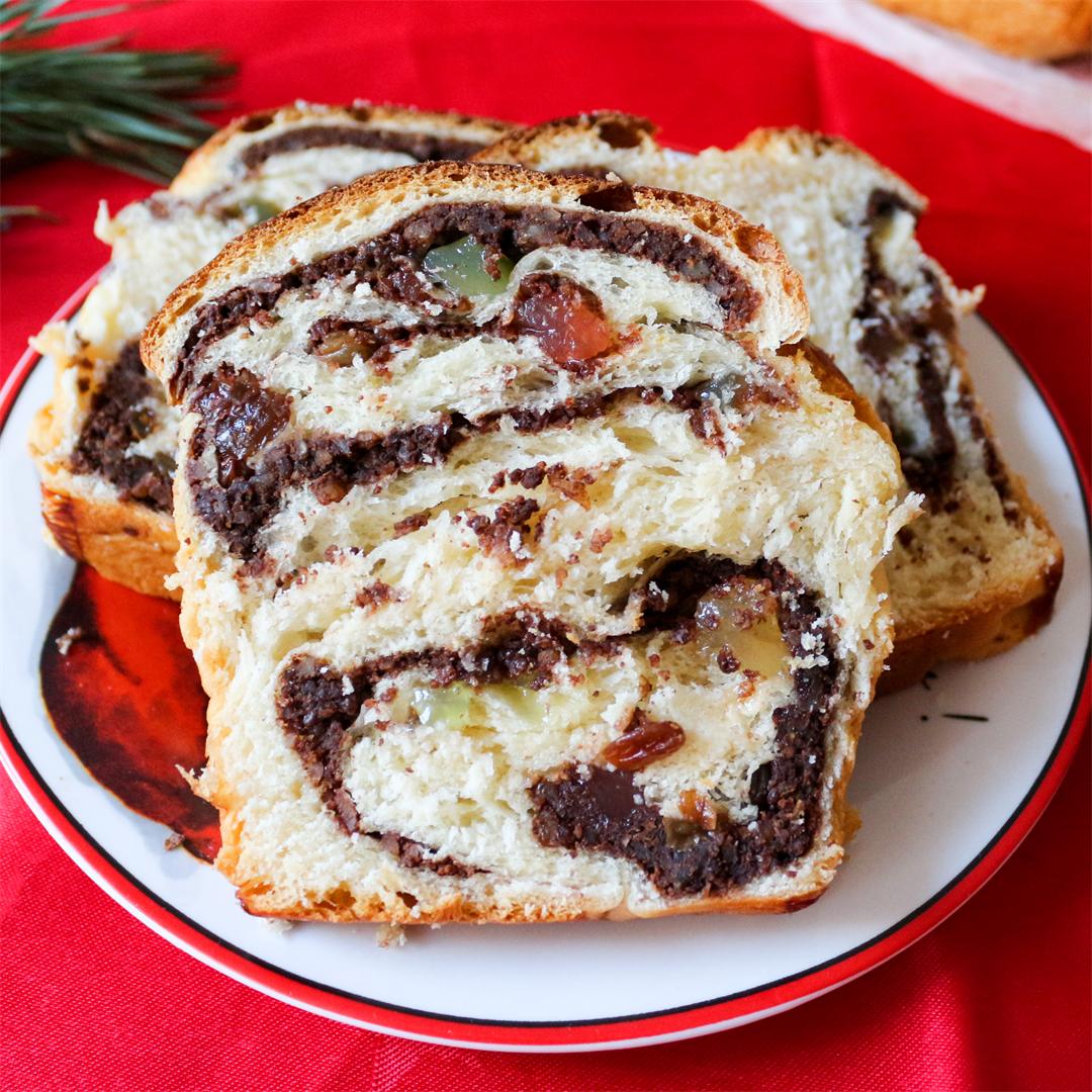 Sweet bread with walnut cream, raisins and Turkish delight
