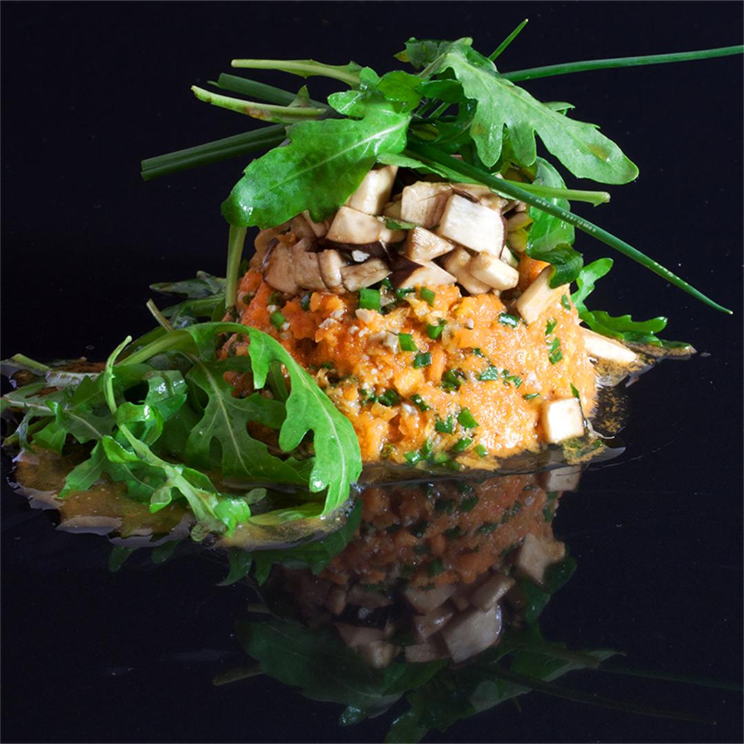 A beautiful couple: Pumpkin tartare with marinated mushrooms
