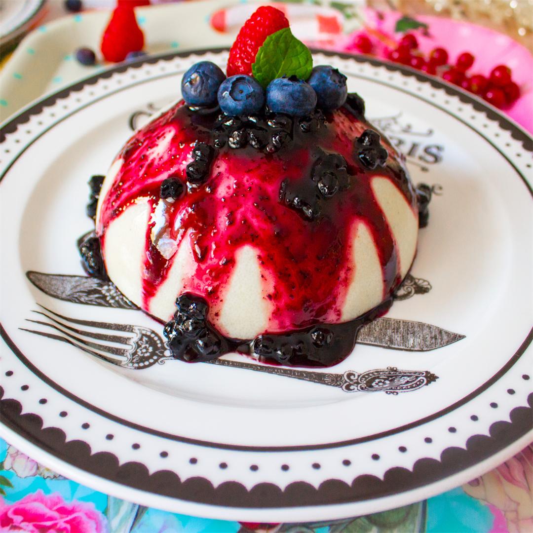 Semolina pudding with berries jam and fresh berries