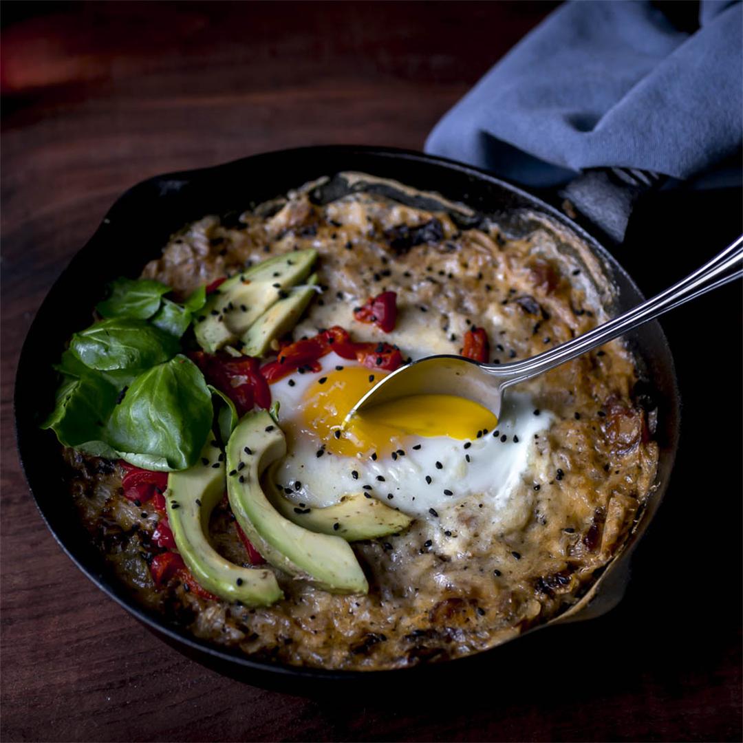 One pan savory baked oats: cheesy, creamy, laden with bacon