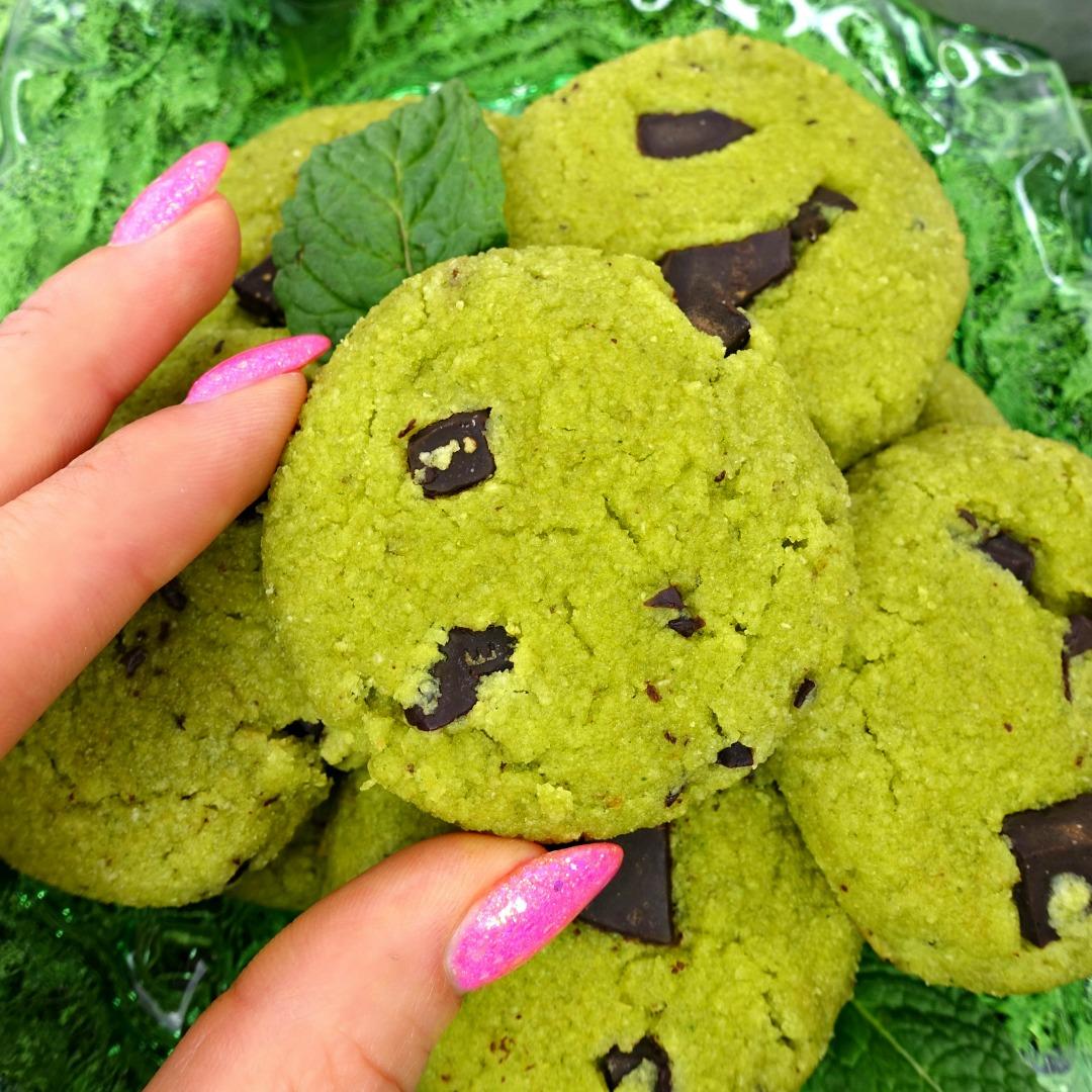 Paleo Super Soft Mint Chocolate Chip Cookies (Naturally Dyed!)