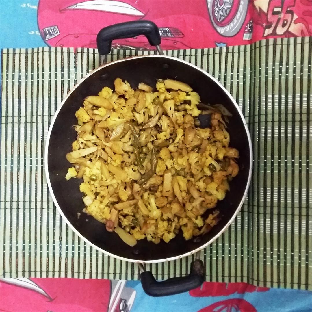 Phulkopi Aloo Bhaja - Cauliflower Potato Fry