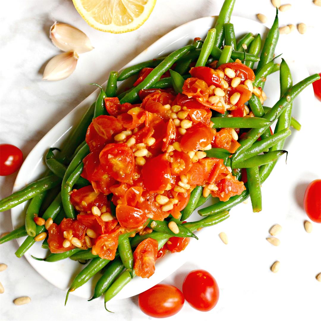 Sauteed Green Beans with Tomatoes and Garlic