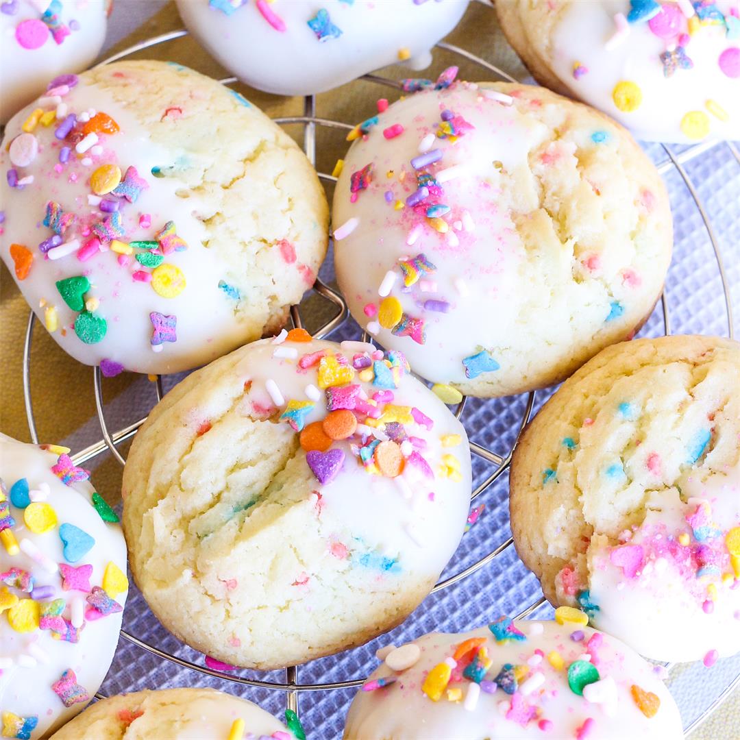 These sprinkled cake mix cookies are perfect for Spring!