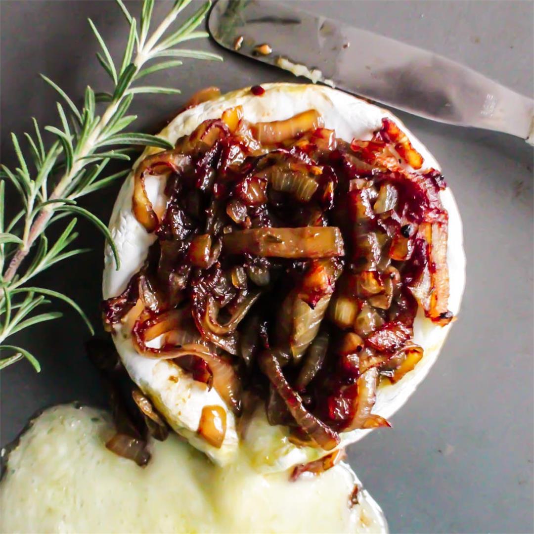Baked Brie with Caramelized Onions