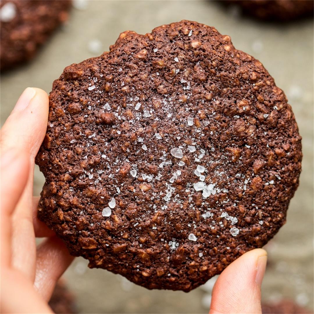 Vegan chocolate cookies (2 ways)