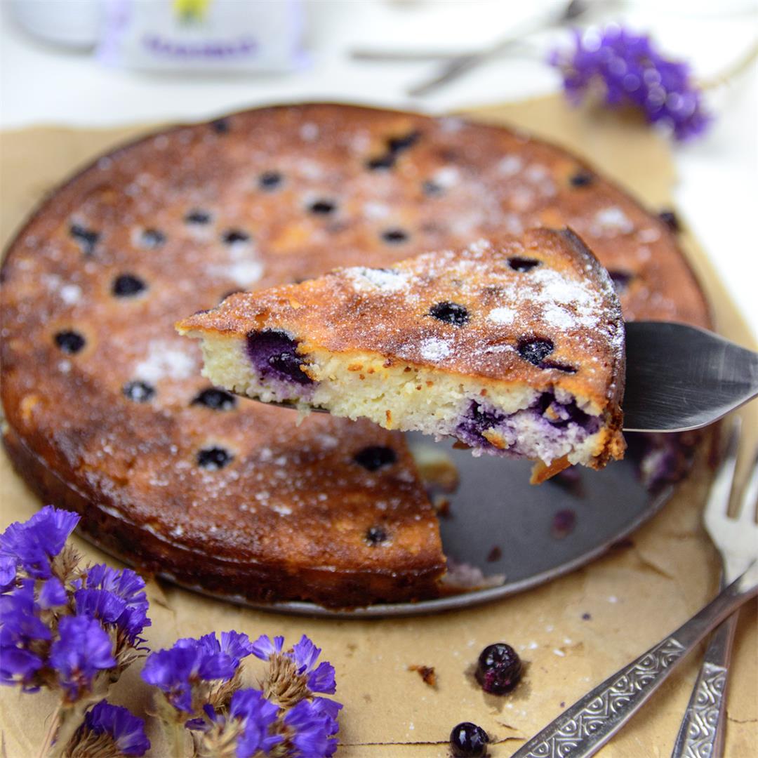 Cottage Cheese & Blueberry Almond flour Cake {Low carb, GF}