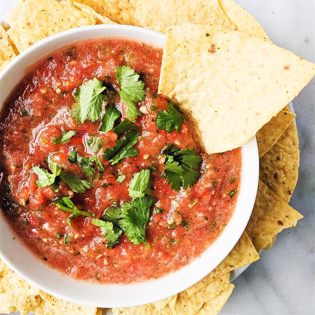 Easy Homemade Salsa - juicy, few ingredients and delicious!