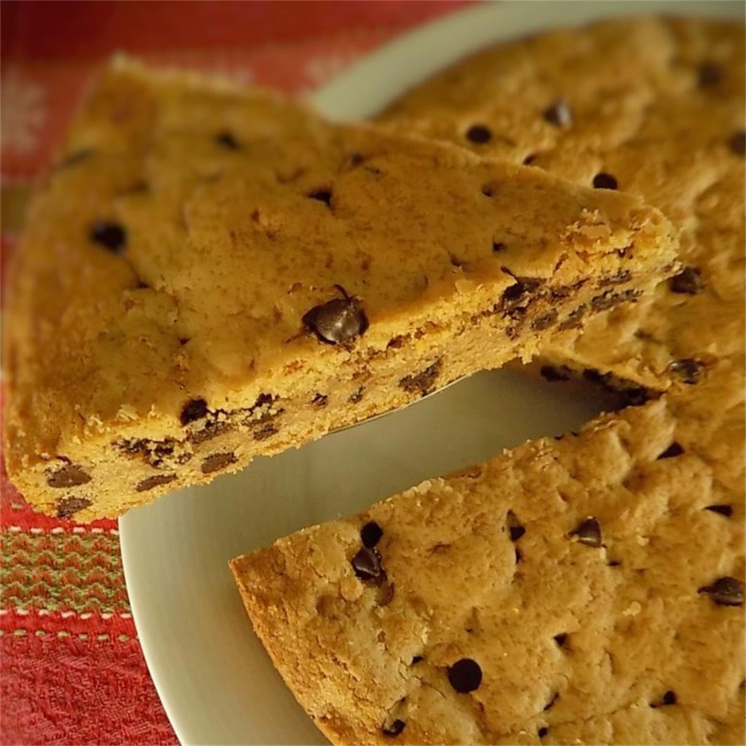 Chewy Chocolate Chip Cookie Cake